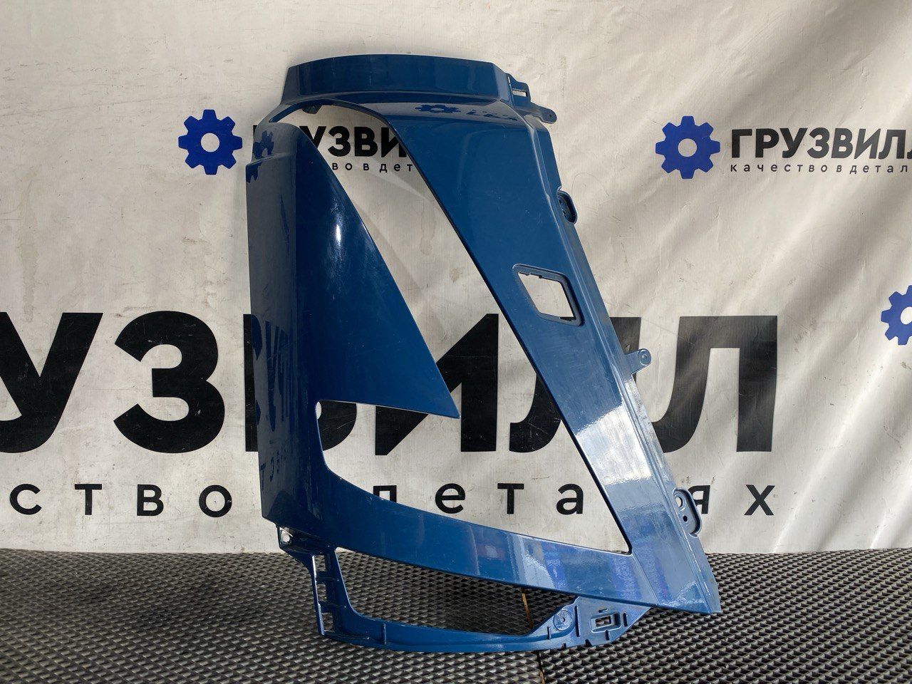 Окантовка правой фары Volvo FH5 2 (2019 - 2025), 23526802, 23529249 - фото №1
