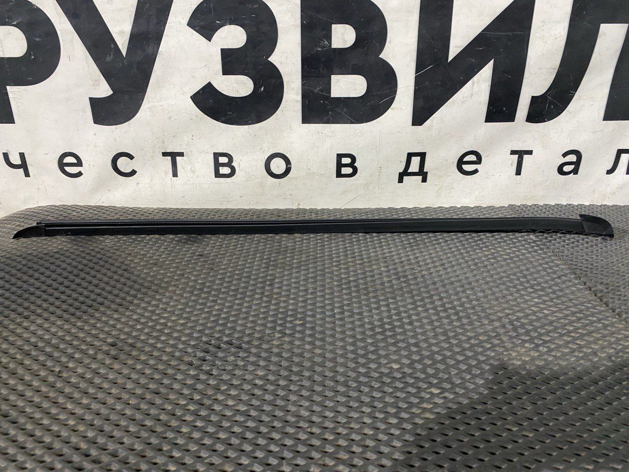 Уплотнитель стекла Volvo FH5 2 (2019 - 2026), 82178204 - фото №1