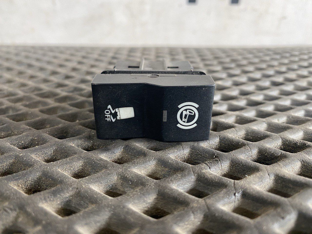 кнопка (выключатель) Mercedes-Benz Actros 4 поколение (MP4) (2011 - 2025), A0185459007 - фото №1