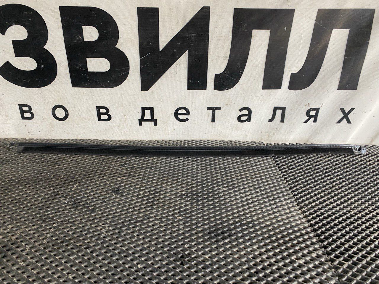 Уплотнитель стекла Volvo FH5 2 (2019 - 2026), 82178204 - фото №1