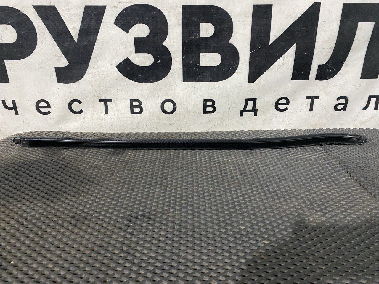 Уплотнитель стекла Volvo FH5 2 (2019 - 2026), 82178204 - фото №1