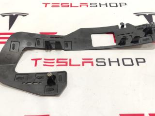 Кронштейн крепления фары противотуманной правой Tesla Model S 1 поколение [2-й рестайлинг] (2021 - 2025), 1564692-00-A