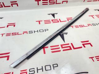 молдинг двери передней правой Tesla Model S 1 поколение 2015, 1038394-00-A