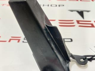 Кронштейн пластика стеклоочистителей Tesla Model X 1 поколение 2016, 1055405-00-B, 1036245-00-B