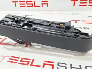 Накладка подъемной задней двери Tesla Model X 1 поколение [рестайлинг] 2022, 1055012-00-K, 1051558-00-H, 1055024-00-D