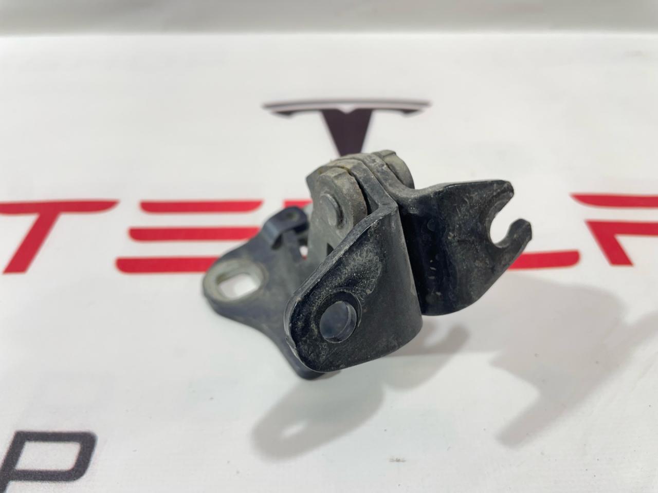 петля двери Tesla Model 3 1 поколение 2019, 1091331-00-F - фото №1