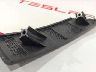 Кронштейн крепления фары противотуманной правой Tesla Model S 1 поколение [рестайлинг] 2019, 1059980-00-B