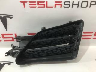 люверс переднего бампера правый Tesla Model S 1 поколение [рестайлинг] 2017, 105800700J