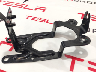 Кронштейн крепления вакуумного насоса тормозов Tesla Model S 1 поколение (2012 - 2016), 1003439-00-A