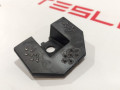 Кронштейн крепления защиты днища Tesla Model S 1 поколение [2-й рестайлинг] 2022, 1565582-00-A, 1750102-S0-A, 1614075-00-A, 1610477-00-A - фото №3