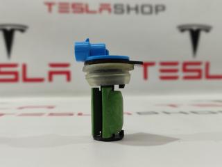 датчик уровня омывающей жидкости Tesla Model S 1 поколение [2-й рестайлинг] (2021 - 2025), 1096062-00-F, 1005400-00-D, 1139548-00-A, 1566397-00-B, 156639900A