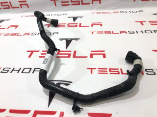 Патрубок системы охлаждения заднего мотора Tesla Model 3 1 поколение 2022, 1077585-00-D