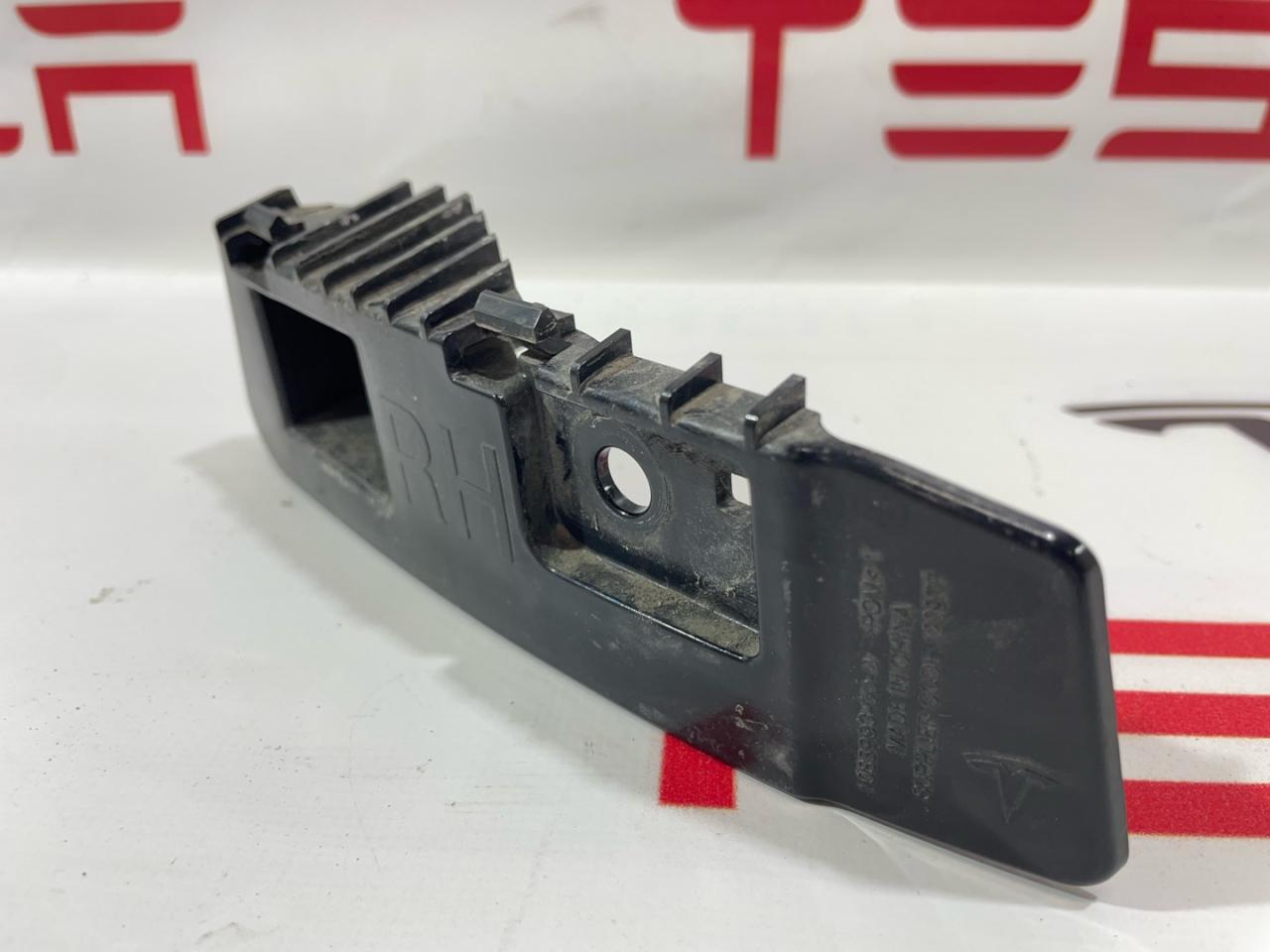 Кронштейн крепления фонаря Tesla Model 3 1 поколение 2019, 1083993-00-D - фото №1