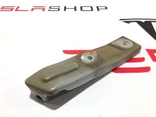 крепление ( кронштейн ) крыла Tesla Model S 1 поколение [рестайлинг] 2019, 6009029-S0-B