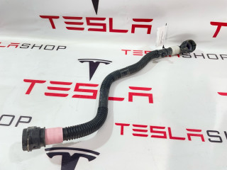Шланги охлаждающей жидкости Tesla Model 3 1 поколение 2022, 1501325-00-B