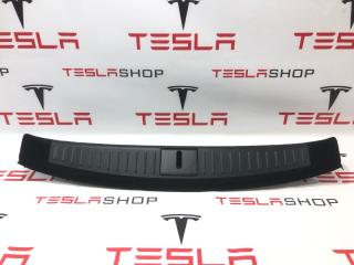 накладка двери (крышки) багажника Tesla Model S 1 поколение [2-й рестайлинг] (2021 - 2025), 1610398-95-B