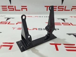 Кронштейн накладки, стойки В Tesla Model X 1 поколение [рестайлинг] 2022, 1052518-00-H, 1052518-00-J
