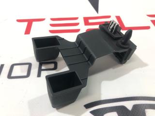 Кронштейн (опора) полки багажника Tesla Model S 1 поколение [2-й рестайлинг] (2021 - 2025), 1606535-00-B, 1606535-00-C, B0101-7922-01A