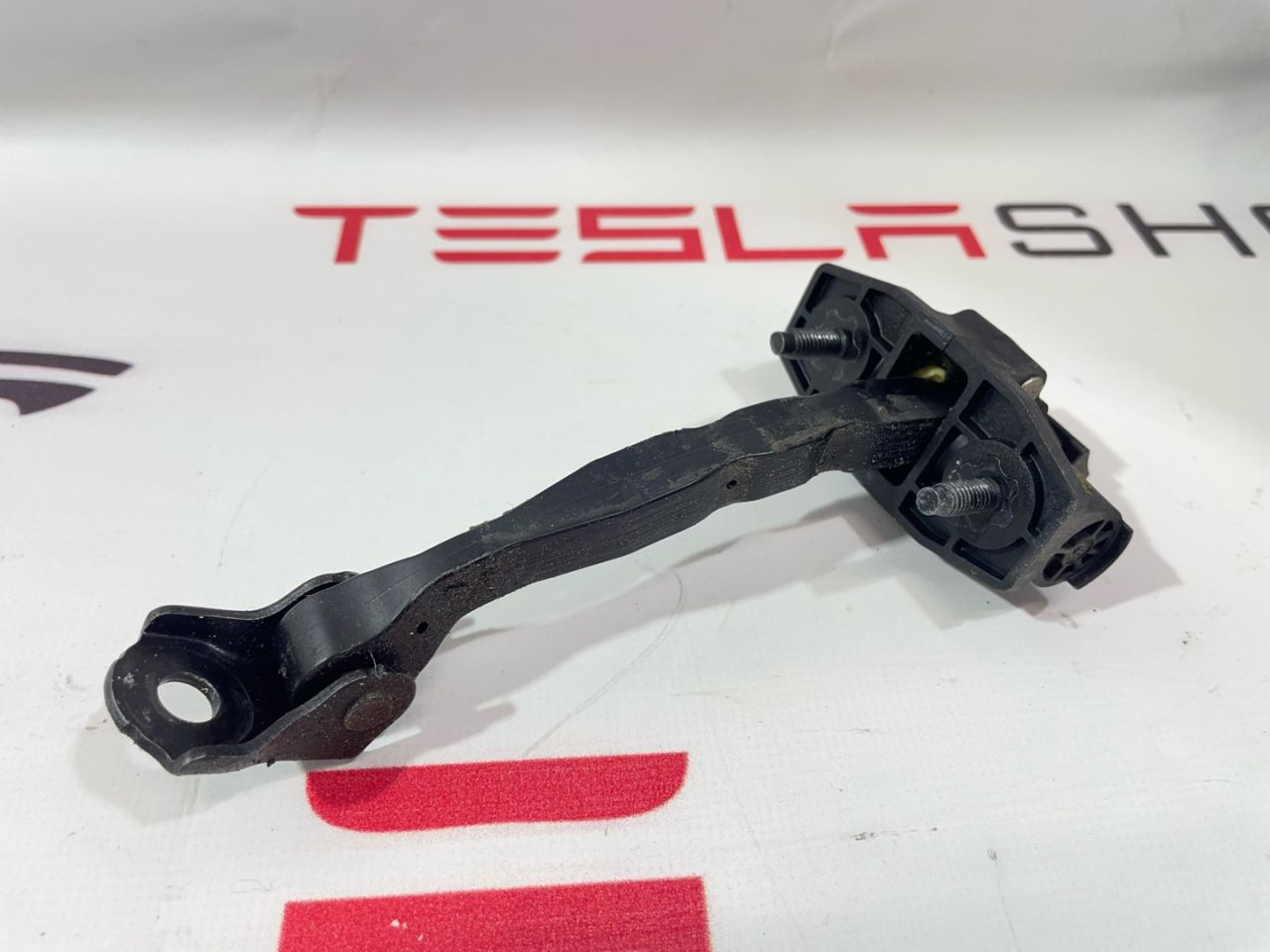 ограничитель открывания двери задней Tesla Model 3 1 поколение 2019, 1089509-00-B - фото №1
