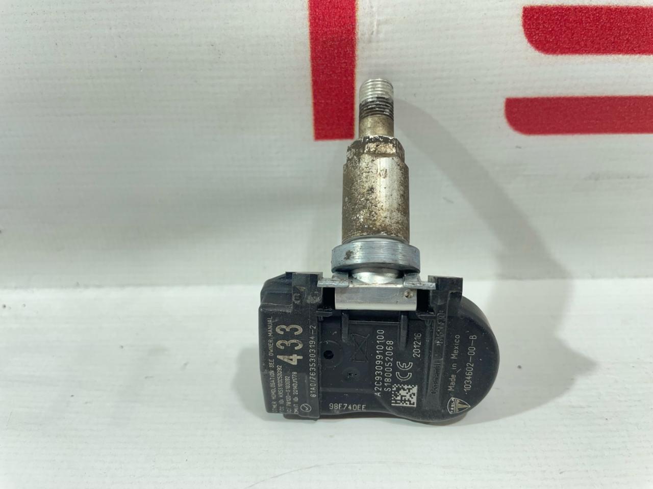 датчик давления в шине Tesla Model S 1 поколение 2015, 1034602-00-B - фото №1