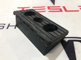 Опора под домкрат (подушка) Tesla Model X 1 поколение 2019, 1045887-00-B