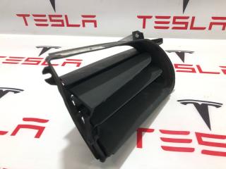 люверс переднего бампера левый Tesla Model S 1 поколение 2013, 1007268-00-D