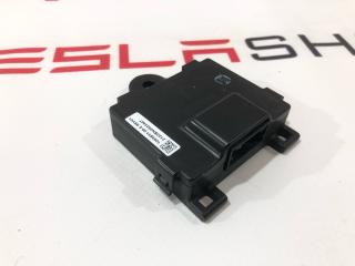Блок контроля ручки двери Tesla Model S 1 поколение [2-й рестайлинг] (2021 - 2025), 1069651-00-E