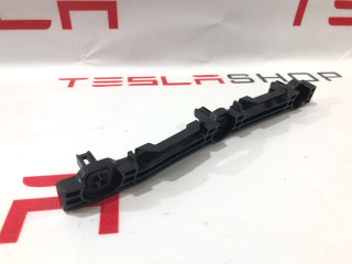 Кронштейн крепления накладки порога рокерной панели Tesla Model S 1 поколение [2-й рестайлинг] 2022, 1567142-00-B
