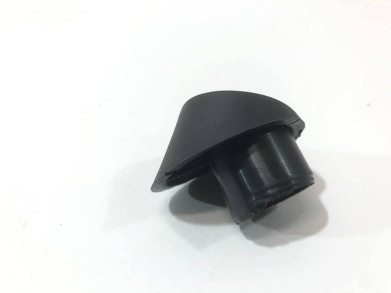 Упор крышки багажника Tesla Model Y 1 поколение 2021, 1507942-00-C - фото №1