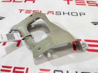 Кронштейн лонжерона (поддержка крыла/фары) Tesla Model 3 1 поколение 2019, 1086016-S0-A