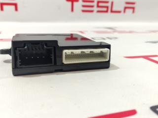 Блок управления 2-го ряда сидений Tesla Model X 1 поколение 2019, 1054069-00-G, 1084507-00-D