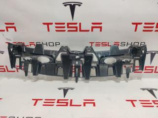 Кронштейн крепления динамиков крышки багажника Tesla Model X 1 поколение 2016, 1050282-00-D