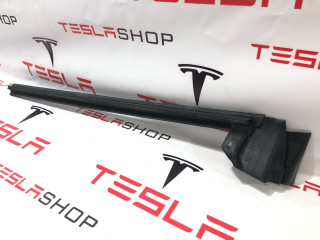 Уплотнитель стекла внутренний двери Tesla Model 3 1 поколение 2022, 1090496-00-E