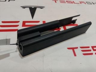 Заглушка салазки сиденья Tesla Model X 1 поколение 2016, 1062358-00-D