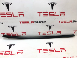 молдинг двери задней правой Tesla Model 3 1 поколение 2022, 1080748-00-I, 1080748-01-I