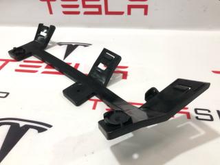 Направляющая фары Tesla Model X 1 поколение 2019, 1046957-00-E