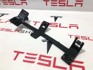 Направляющая фары Tesla Model X 1 поколение 2019, 1046959-00-F