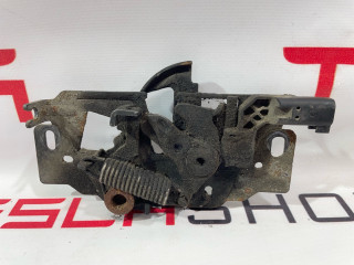 замок капота Tesla Model S 1 поколение 2015, 1033011-00-A