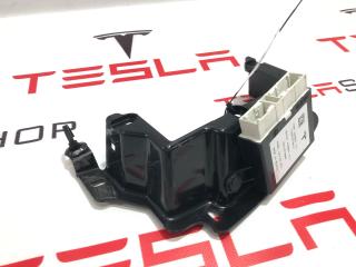 Блок управления стояночным тормозом и парктрониками Tesla Model S 1 поколение [рестайлинг] 2019, 1129519-00-A
