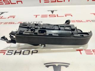 Накладка подъемной задней двери Tesla Model X 1 поколение 2019, 1055012-00-K, 1051558-00-H, 1055024-00-D