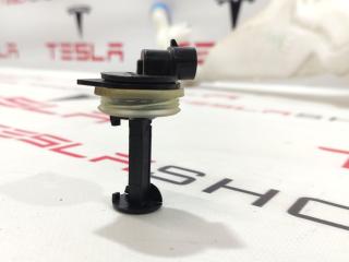 датчик уровня омывающей жидкости Tesla Model S 1 поколение [рестайлинг] 2019, 1096062-00-F, 1005400-00-D, 1139548-00-A