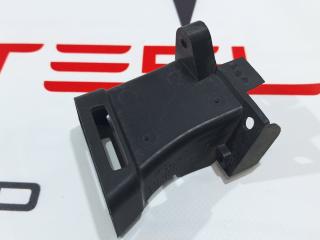 Кронштейн воздуховода противотуманной фары Tesla Model X 1 поколение 2018, 1056250-00-D