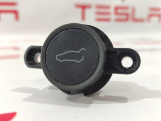Кнопка закрытия крышки багажника Tesla Model 3 1 поколение 2022, 1501907-00-A