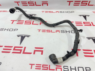Патрубок системы охлаждения заднего мотора Tesla Model 3 1 поколение 2019, 1077585-00-D