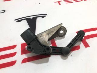 Датчик уровня пневмоподвески Tesla Model X 1 поколение 2019, 1027946-00-B