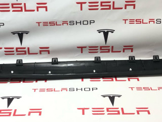 Накладка порога рокерной панели Tesla Model Y 1 поколение 2020, 1497744-00-B, 1493632-90-B