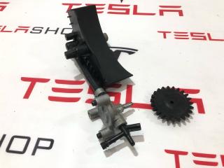 насос масляный Tesla Model X 1 поколение 2021, 1002633-00-E, 1007006-00-A