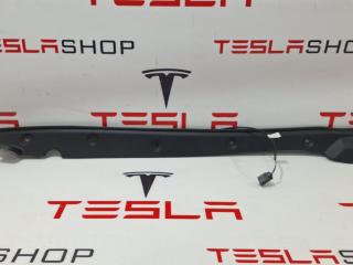 Датчик прижатия (накладка крышки багажника) Tesla Model X 1 поколение 2019, 1036579-00-C, 1056299-00-D