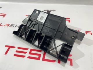 Кронштейн крепления обшивки багажника Tesla Model 3 1 поколение 2019, 1470963-00-B, 1479703-00-A