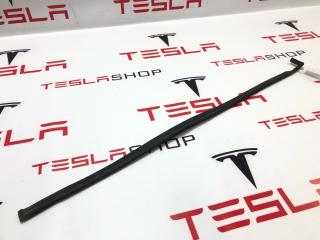 Уплотнитель подъемной задней двери Tesla Model X 1 поколение 2016, 1069003-00-C